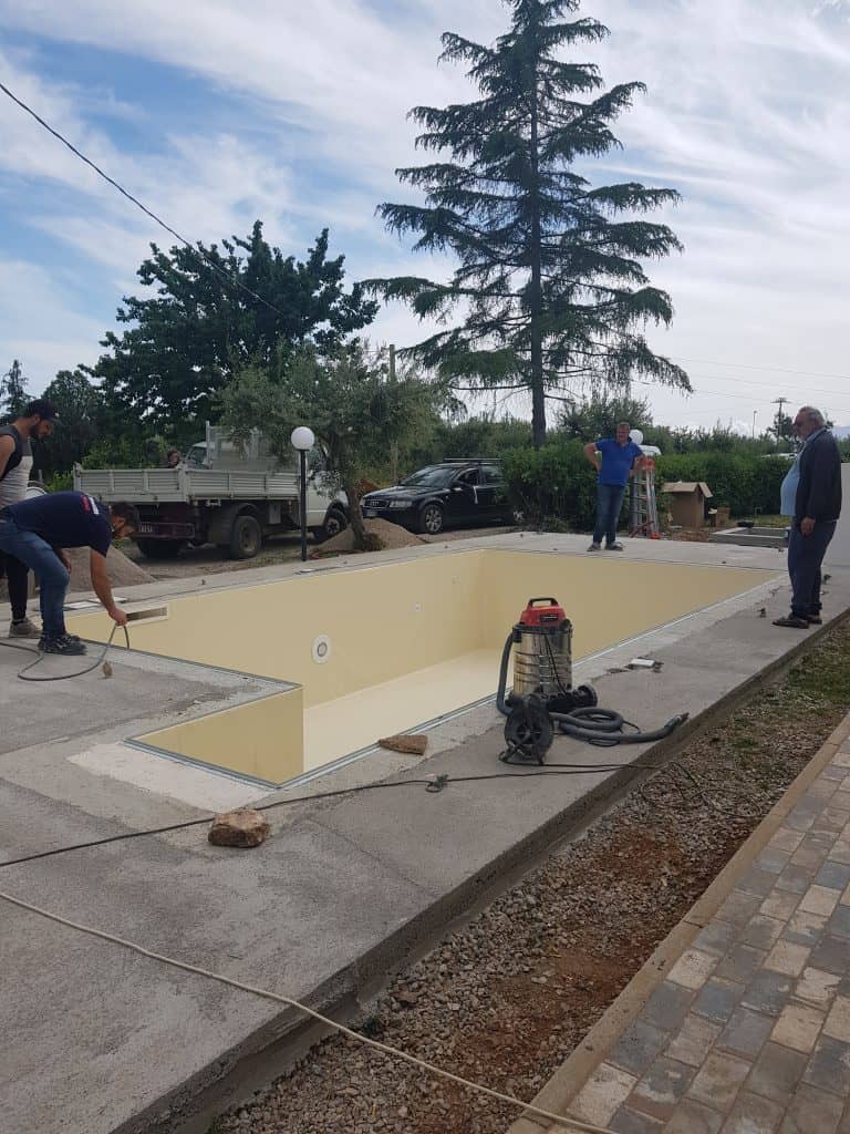 Pool fliessen